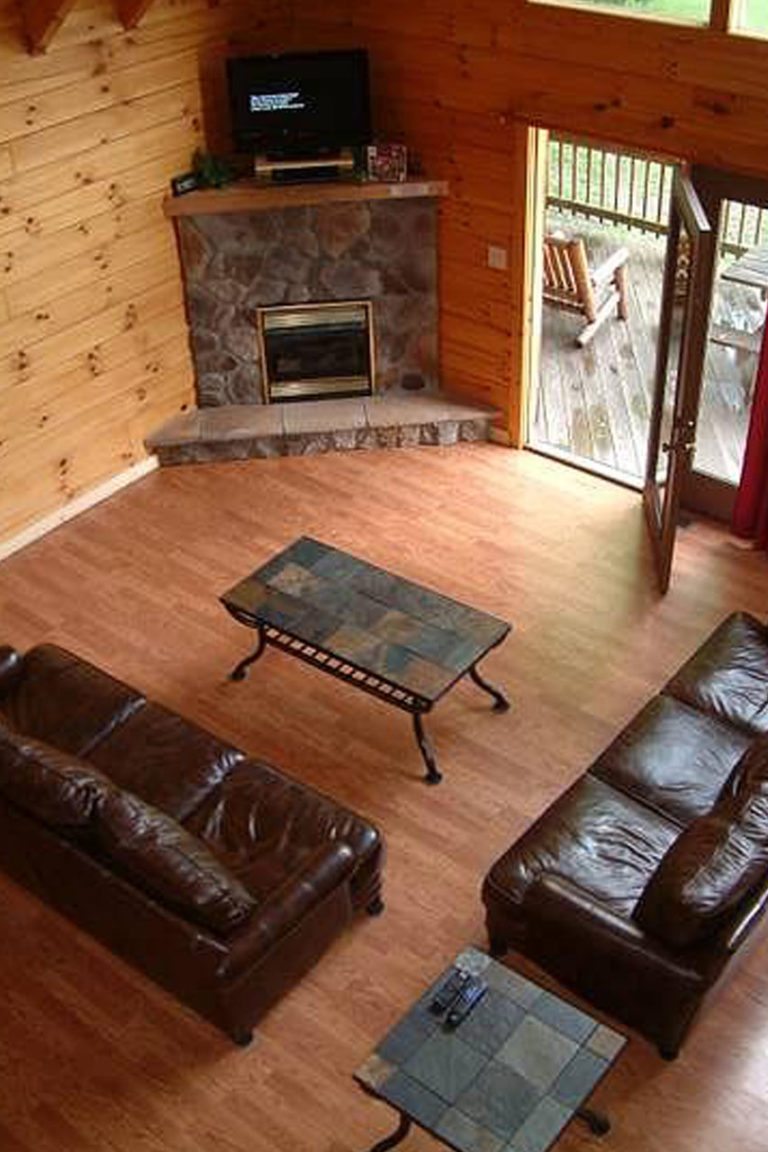 Cabin 14-Red Bud Interior 4 - Harman's Luxury Log Cabins