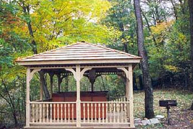 Cabin 8-Speedy's Retreat Gazebo - Harman's Luxury Log Cabins